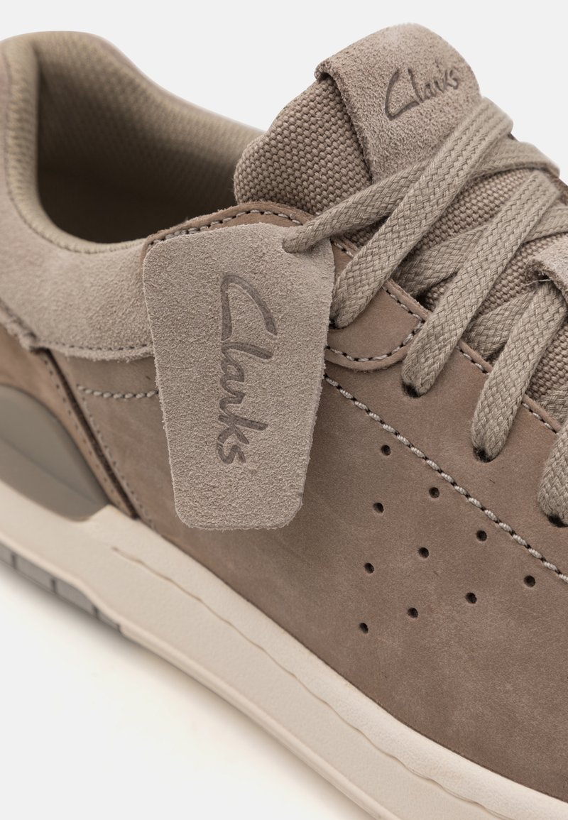 Clarks COURTLITE2 RUN - Sneakers laag - grey/grijs