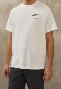 Reebok Classic Triko s potiskem - white
