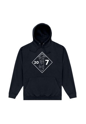 Felpa con cappuccio nera con tasca frontale, con una grafica a forma di diamante raffigurante uno skateboard e i numeri "20" e "7" sul petto.