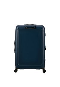 Valigia rigida blu navy con motivo testurizzato diagonale, maniglia superiore e quattro ruote per la mobilità. Superficie liscia, forma rettangolare.