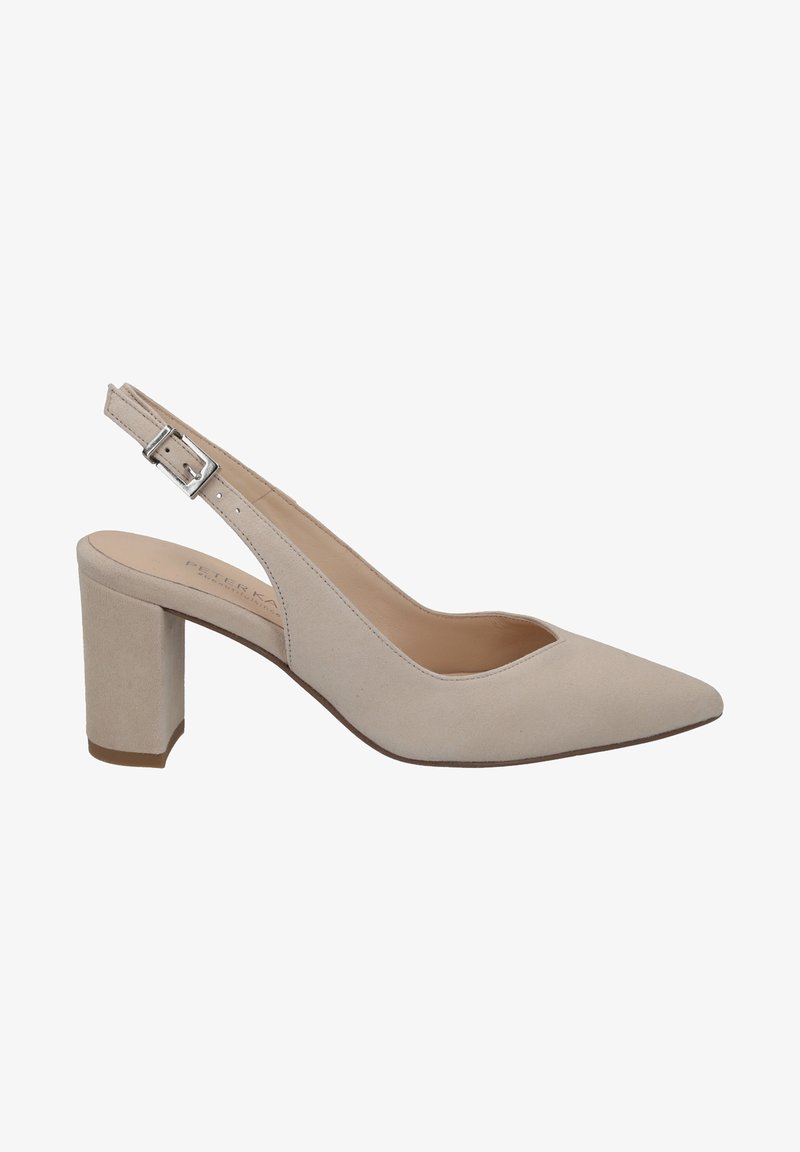 Chaussure slingback femme en daim beige avec bout pointu, talon haut bloc et bride réglable avec boucle argentée.