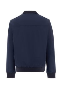 Giacca bomber da uomo blu navy con colletto, polsini e vita a coste, mostrata da dietro su uno sfondo bianco.