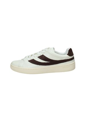 Sneaker bianchi a mezzotacco con suola beige e strisce ondulate in suede marrone sui lati, stringate e con colletto imbottito.