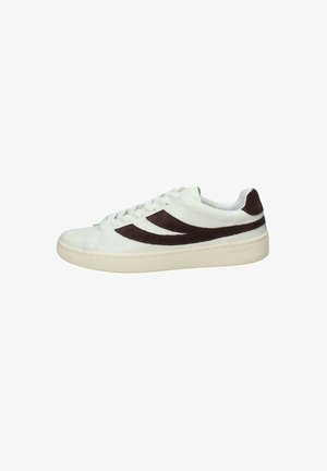 Sneaker bianchi a mezzotacco con suola beige e strisce ondulate in suede marrone sui lati, stringate e con colletto imbottito.