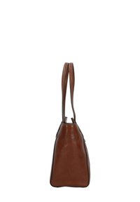 Borsa in pelle marrone con una forma triangolare strutturata, due manici lunghi e dettagli di cucitura minimi. Texture liscia con una finitura lucida.