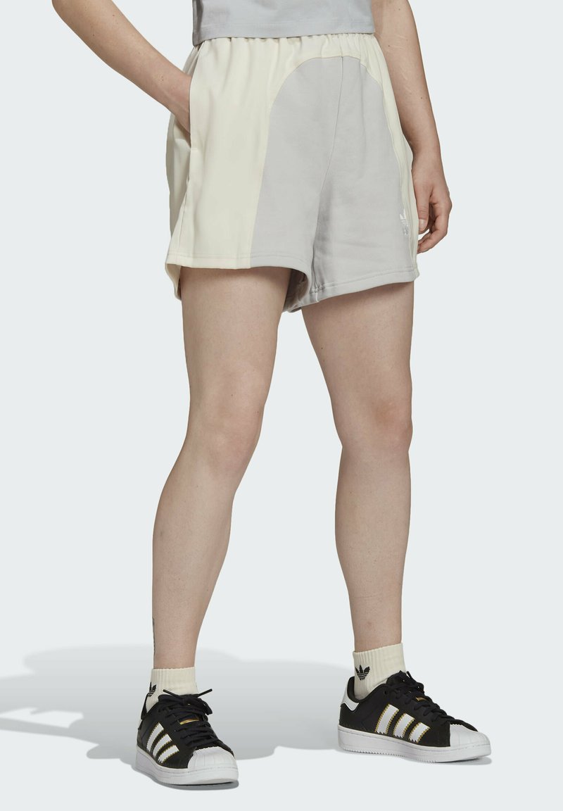 adidas Originals - ADICOLOR SPLIT TREFOIL  - Shorts - white, Ampliar