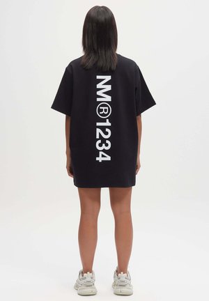 RELAXED NO. 2 - T-Shirt print - czarny