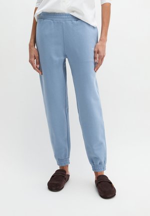 - Spodnie treningowe