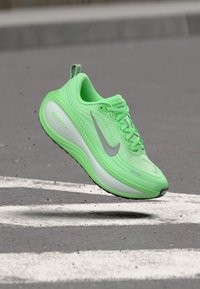 Επιλέχθηκε, white/metallic silver-coloured/illusion green/cucumber calm/green spark