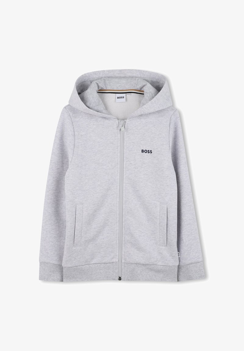 Moleton cinza-claro com fecho na frente, bolsos laterais e capuz. Apresenta um pequeno logótipo preto "BOSS" no peito. Textura suave.