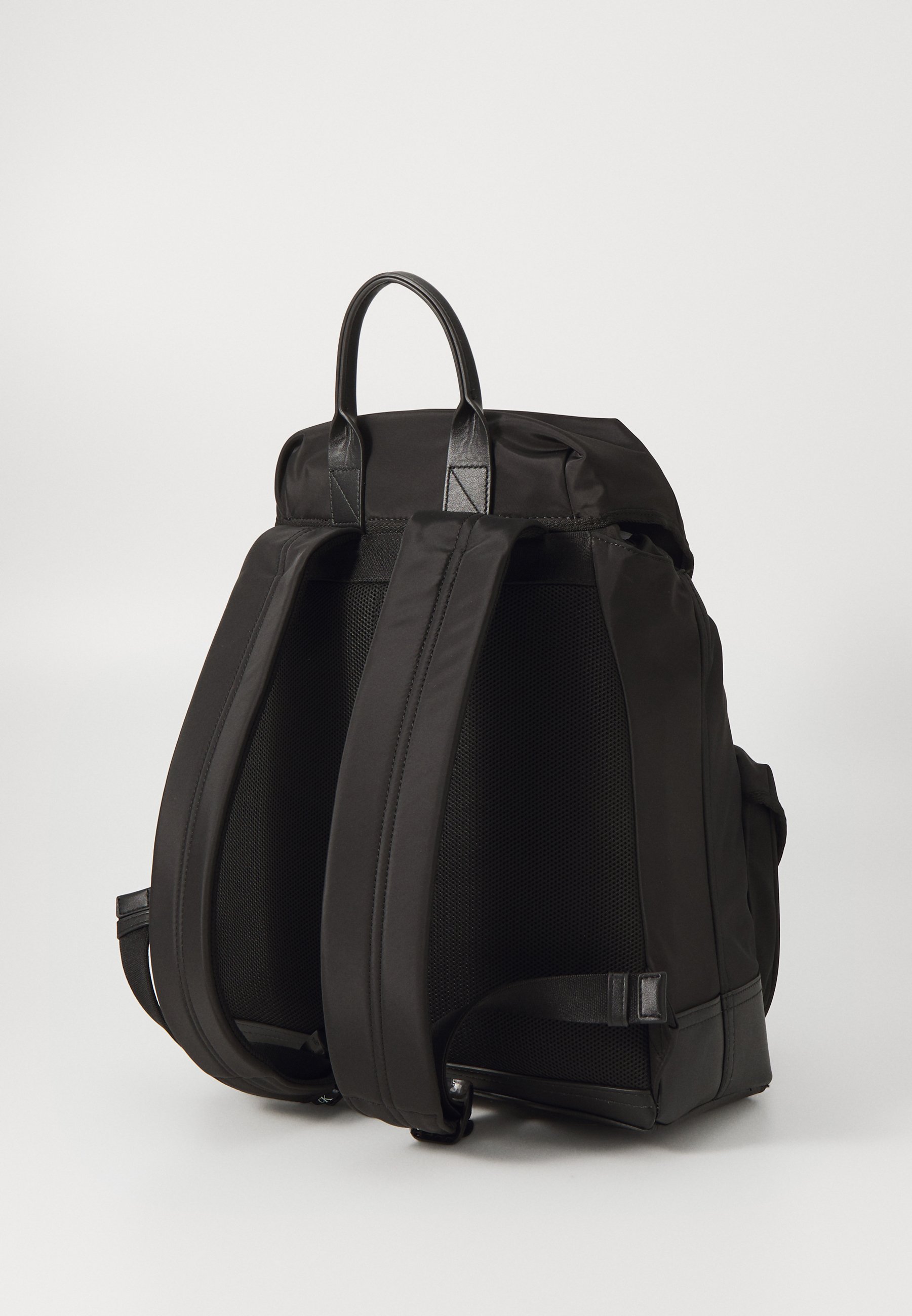 ★Unisex CKJ Speed Clip Utility Flap Backpack Jual Calvin Klein Calvin Klein Jeans Accessories - Unisex