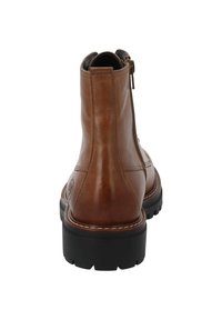 Stivale alla caviglia in pelle marrone con finitura liscia. Caratterizzato da una zip laterale e una suola nera robusta con motivi di battistrada. Design della punta arrotondata.