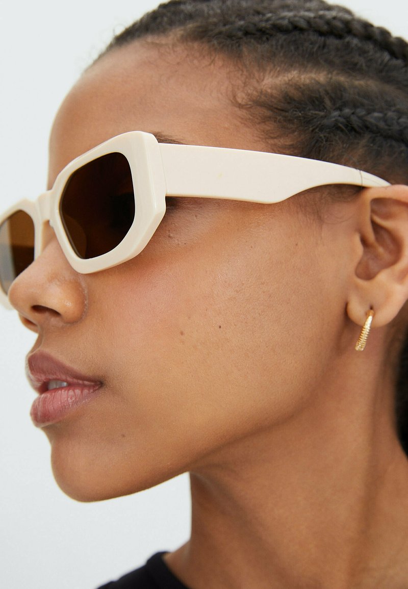 Damen Taschen | Stradivarius Sonnenbrille off-white/offwhite - XD61692 Damen Taschen | Stradivarius Sonnenbrille off-white/offwhite - XD61692