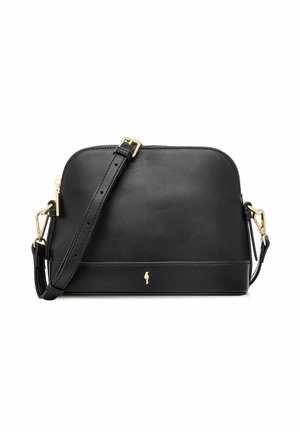 Czarna skórzana torebka na ramię z metalowymi elementami w kolorze złota, regulowanym paskiem i małym złotym logo na przodzie, na białym tle.