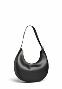 Bolso de hombro de cuero negro con forma de hobo curvada, con una textura suave y una sola correa ajustable. Accentos de hardware en tono dorado.