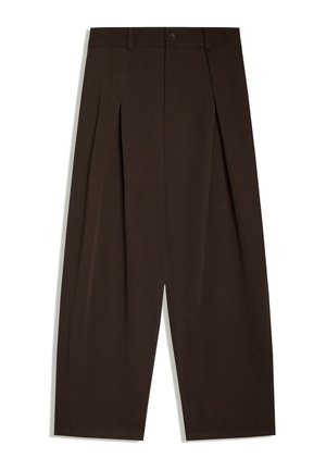 Bershka, PLEATED BAGGY - TROUSERS - Stoffhose - brown