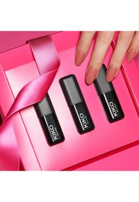 KIKO Milano SMART FUSION LIPSTICK KIT - Palette pour les lèvres - 102 festive red