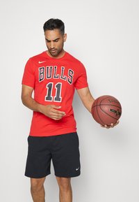 Nike Performance NBA DEMAR DEROZAN CHICAGO BULLS TEE - Klubiriided - university red