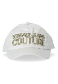 Vit basebollkeps med broderad "VERSACE JEANS COUTURE" i guld. Har en böjd skärm och en strukturerad krona med synliga sömdetaljer.