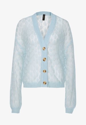 Jasnoniebieski kardigan z dekoltem w serek i teksturowanym wzorem dzianiny. Posiada pięć drewnianych guzików oraz ściągacze na mankietach i w pasie.