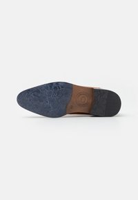 bugatti Derbies & Richelieus - cognac