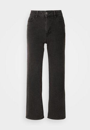 Jeans largos pretos feitos de denim, com fecho de botão frontal, passantes para cinto e cinco bolsos, apresentando uma textura ligeiramente desbotada.