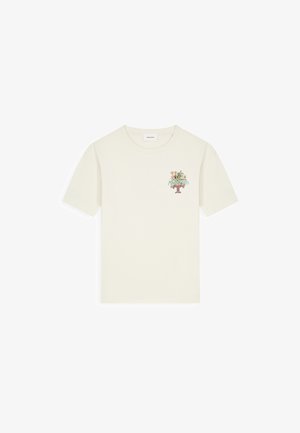 Off-white Kurzarm-T-Shirt mit einem kleinen, bunten Baum-Motiv aus Blumen und Text auf der linken Brustseite.