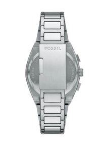 Sølv rustfrit stål ur med børstet og poleret finish, udstyret med et segmenteret armbånd og en rektangulær lukning med "FOSSIL" logoet.