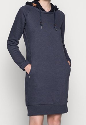 Dunkelblaues Sweatkleid mit Kapuze, ausgestattet mit gerippten Ärmelbündchen und Saum, vorderen Taschen und kontrastierenden Kordeln. Weiches Material mit glatter Textur.