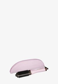 Szczotka do stylizacji włosów z czarnymi włosiem i jasnoróżową rączką. W zestawie znajduje się pasujący miękki pokrowiec. Okrągły kształt z teksturowanym uchwytem.