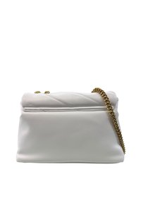 Borsa in pelle bianca con tracolla a catena, design trapuntato nella parte superiore, texture liscia e chiusura con zip sul retro.