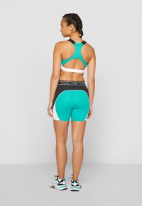 Puma 4KEEPS EVERSCULPT  - Športni modrček s srednjo podporo - sparkling green