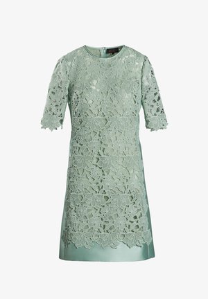 Vestido verde menta con intrincada superposición de encaje floral, mangas cortas y base de satén suave. Cierre de cremallera en la parte posterior.
