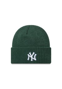 Gorro de punto verde con banda doblada, que presenta un logo bordado en blanco en la parte frontal. Fabricado con un material de punto suave y texturizado.