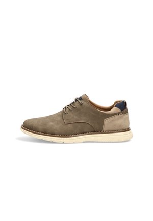 Zapato casual marrón de ante con cordones, suela beige y cuello acolchado, mostrado de lado sobre un fondo blanco.