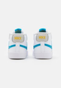 Nike Sportswear BLAZER MID '77 UNISEX - Sapatilhas de cano alto - white/laser blue/yellow ochre/light bone