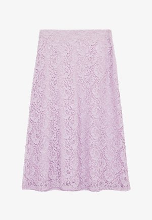 Fliederfarbener A-Linien-Rock aus Spitze mit Blumenmuster, knielang, mit gewelltem Saum auf weißem Hintergrund.