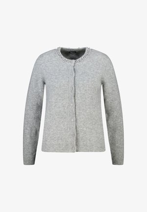Cardigan gris clair à manches longues avec boutons, col rond orné de petites perles et de perles décoratives.