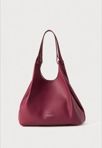 Borsa in pelle bordeaux con finitura texture, ampia apertura e due lunghi manici. Presenta un marchio discreto sulla parte anteriore.