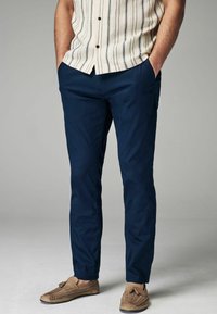 Next SLIM FIT LIGHTWEIGHT STRETCH - Vászonnadrágok - navy blue
