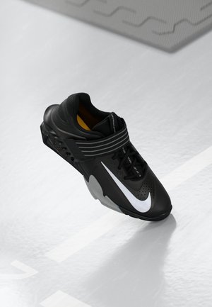 SAVALEOS - Chaussures fitness - black/white/grey fog/laser orange