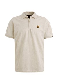 Polo shirt beige clair avec une courte fermeture éclair et une poche à patch sur la poitrine. Fabriqué en tissu doux et texturé, avec un col classique et des manches courtes.