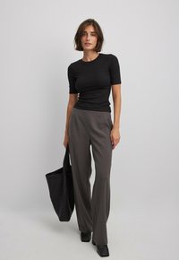 NA-KD TAILORED DARTED HIGH WAIST  - Broek - grey