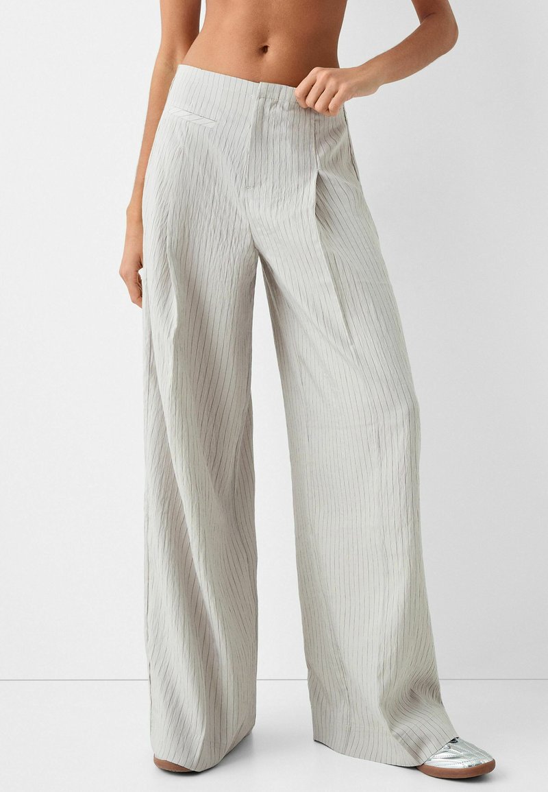 Bershka - WIDE WITH WAISTBAND  - Broek - light grey, Vergroten