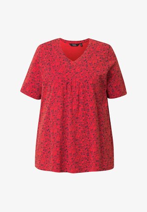 Rotes kurzärmeliges V-Ausschnitt-T-Shirt mit gemustertem Design und schwarzen Umrandungen sowie Faltenwurf unter der Brust. Weicher Stoff.
