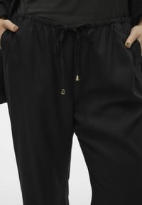 Vero Moda Curve VMDINNA - Hlače - black