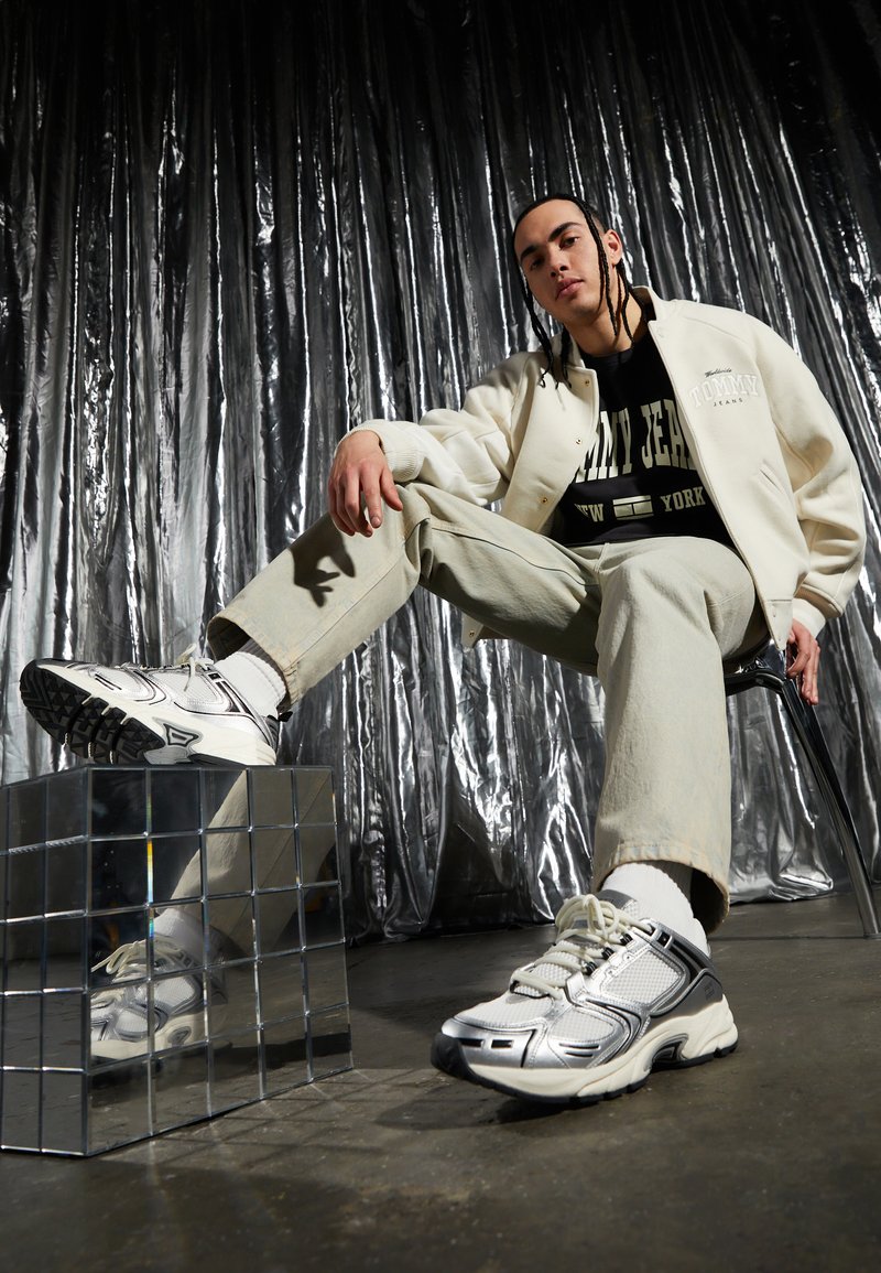 Tommy Jeans ARCHIVE RETRO - Sneakers basse - ecru