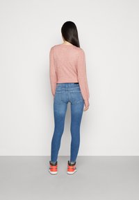 ONLY ONLBLUSH MID  - Calças de ganga de corte skinny - medium blue denim