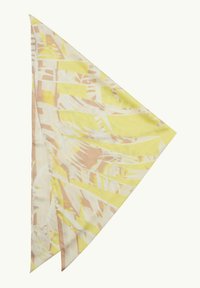 Foulard en soie plié en triangle avec des motifs géométriques abstraits aux tons jaune pâle, beige et blanc.