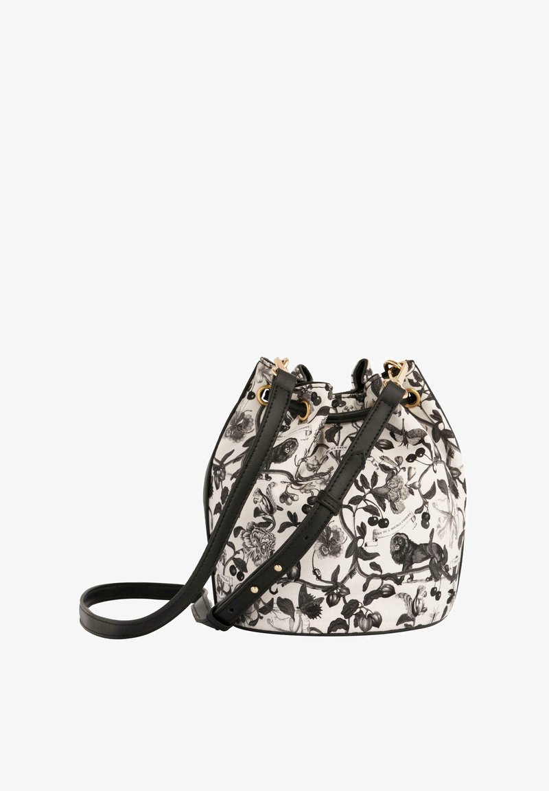 Valkoinen ämpärilaukku, jossa on musta kukka- ja eläinkuviointi. Laukussa on musta säädettävä olkahihna ja kultaiset yksityiskohdat.
